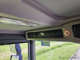 SCANIA P250 19.5T AIRCO LIFT