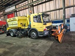 MERCEDES-BENZ 1518 Haken mit Winterdienst + Kehrausrüstung kom