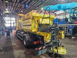 MERCEDES-BENZ 1518 Haken mit Winterdienst + Kehrausrüstung kom
