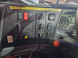MERCEDES-BENZ 1518 Haken mit Winterdienst + Kehrausrüstung kom