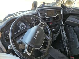 IVECO 490 S-Way mit kleinem Unfallschaden, Retarder
