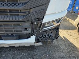 IVECO 490 S-Way mit kleinem Unfallschaden, Retarder