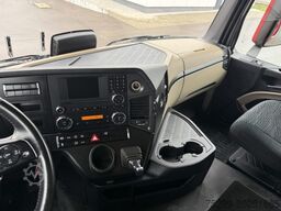 Mercedes-Benz Actros 1846 Koffer mit HB / Swiss-Vehicle