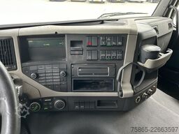 Volvo FM 330 Globetrotter / 742 dkm / VEB+ / Spoilers...