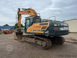 Hyundai HX300 NL with a bucket and ripper