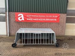 Lammeren voerplaats met overkapping