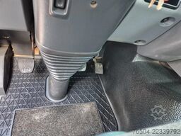 Mercedes-Benz Actros 3241 8X4 Containersysteem/ 20T HMF crane...