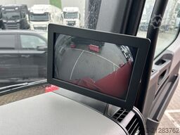 Mercedes-Benz Antos 2124 / 18 Ton / 150 dkm / Box / Loadlift ...