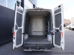 Volkswagen Crafter 2.0 TDI 140PK L3H3 EURO 6 - Airco - Cru...