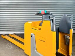 Jungheinrich ERE 225 - Service Neu-2.400mm Gabeln -Batterie 83%