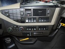 Volvo FH 500 + 10X4 + 33 CUB + SMALL DAMAGE CAB