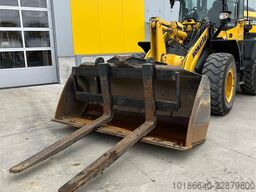 Komatsu WA200-8E0