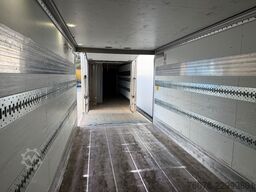 MERCEDES-BENZ 2540 LL 6x2/4 Kühlkoffer 8.2m LBW 2,5t  Carrier