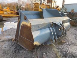 Liebherr (1884) L 586 Schaufel / bucket