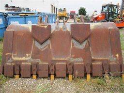 Liebherr (1884) L 586 Schaufel / bucket