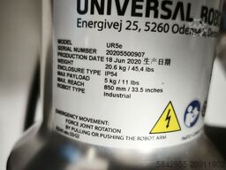 Universal Robots Universal Robots UR5e with Teach Pendant