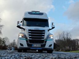FREIGHTLINER Cascadia
