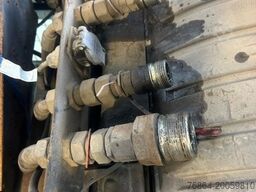 PLATEAU-WECHSELPRITSCHE MIT LOGLIFT 140S INKL. ROTATOR UND GREIFER