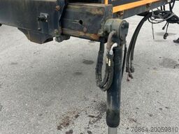 PLATEAU-WECHSELPRITSCHE MIT LOGLIFT 140S INKL. ROTATOR UND GREIFER