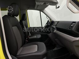 VW Crafter 35 Aut. *Rollstuhl-Rampe* 8-Sitze (5449)