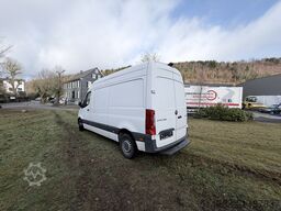 Mercedes-Benz Sprinter 214