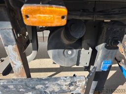 SCHMITZ CARGOBULL City Tiefkühler, 2. Achs drehbar, 3 to Ladebordw