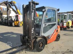 Toyota 8FDF20 - Triplex-Freihub 4,70m + Seitenschieber