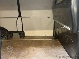 VOLKSWAGEN T5 Transporter Kasten Lang Klima Xenon DSG AHK
