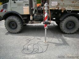 Mercedes-Benz Unimog U 1250 / U427/11 mit Kran