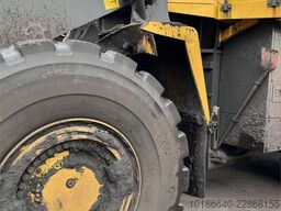 Komatsu WA600-8E0