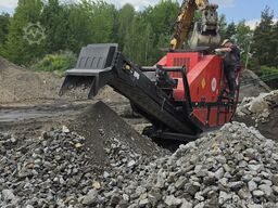 Red Rhino 7000 jaw crusher