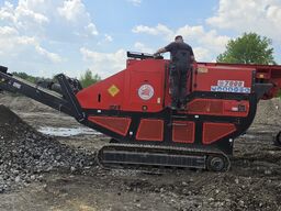 Red Rhino 7000 jaw crusher