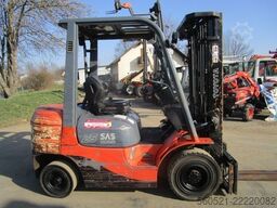 Toyota 2,5 Ton. - Triplex-Freihub 4,7m - Seitenschieber