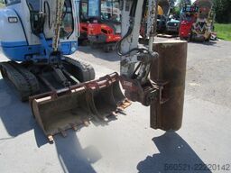 Takeuchi TB 230 - POWERTILT + hydr. Schnellwechsler + 4 Löf