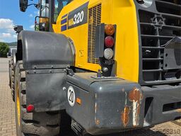 Komatsu WA320-8E0