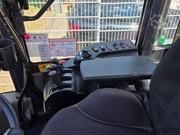 Komatsu WA320-8E0