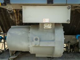 Used Aircooled chiller CARRIER 30GX 132 A0281 PEE 450 KW. 2004 yom