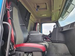 VOLVO FM 370 19.5T  DOORS LIFT AC