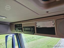 VOLVO FM 370 19.5T  DOORS LIFT AC