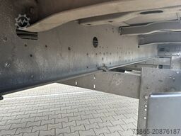 Schmitz Cargobull SCB S3B / Box / Loadlift / 2x Liftas / APK 03-27