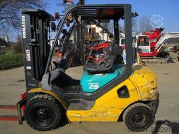 Komatsu FD25T - Triplex-Freihub 4,70m + Seitenschieber