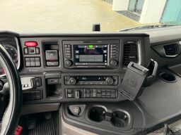 Scania P370 XT 6x2 HMF 3220-K6+Fly jib FJ600-K3 Euro 6D