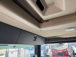 Scania P230 + 3 PEDALS  + 19t + LOADLIFT 1500 KG