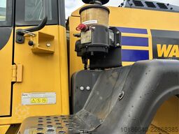 Komatsu WA320-8