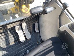 Wacker Neuson EZ28 with 3 buckets