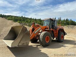 Doosan DL 450-3 wheel loader w/ bucket and scale. WATCH V
