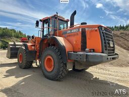 Doosan DL 450-3 wheel loader w/ bucket and scale. WATCH V