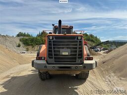 Doosan DL 450-3 wheel loader w/ bucket and scale. WATCH V