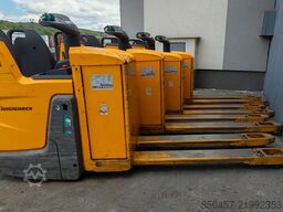 Jungheinrich ERE225 1400mm/ 465ah/ x4pc package