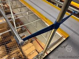 SSI Schäfer Rundrohrhängebahn